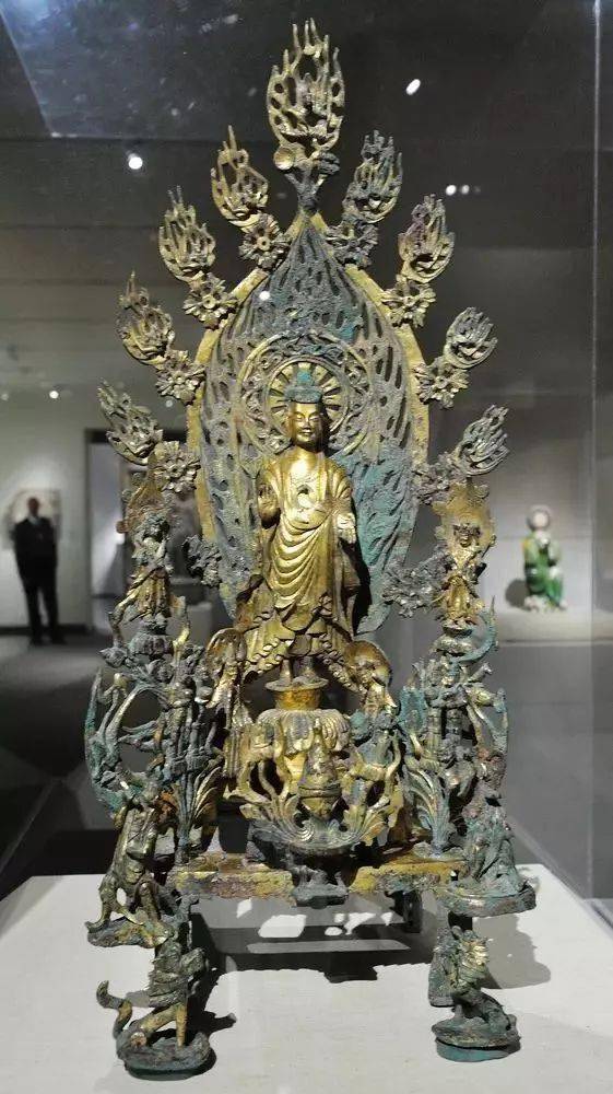 供奉弥勒佛像鎏金青铜祭坛 北魏 高76.