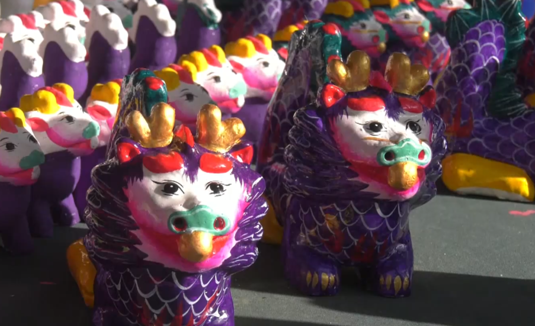 潍坊高密非遗艺人再亮"绝活 "泥塑中国龙喜迎新春_聂来忱_家庄_创作