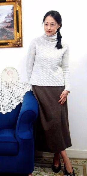 针×45行=10平方厘米1,花样部分39针×48行=10平方厘米      编织密度