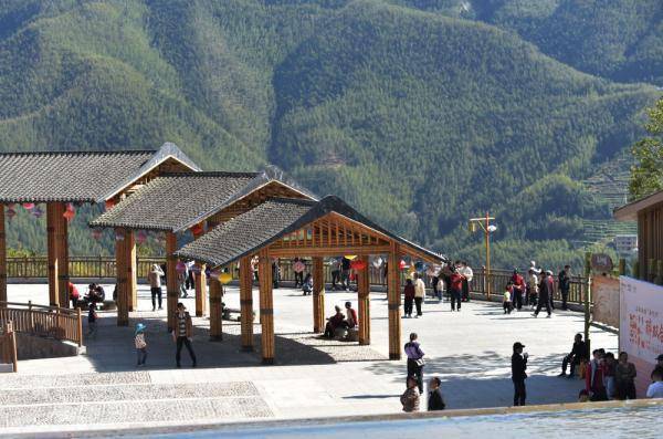 广东省信宜市马安村的新面貌(2月12日摄,无人机照片).