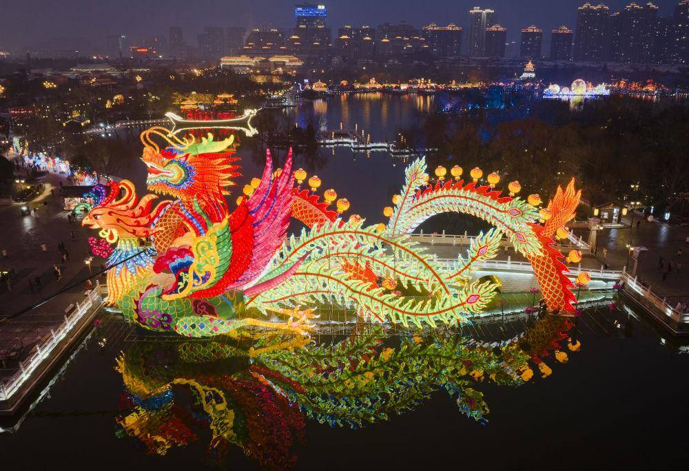 东西南北过大年丨国风灯会为千年古都换上新春"限定皮肤"_花灯_西安