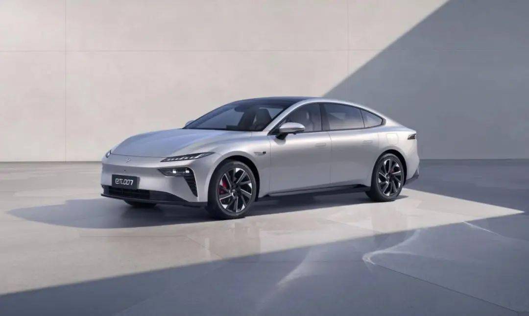 96万起,零百仅需3.9秒,两种动力,掀背轿跑,新年第"