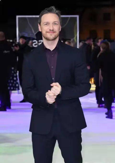 中年沉迷举铁逐渐"小李子化",.