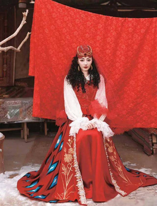 好美的石榴花呀_张娅姝_舞台_表演