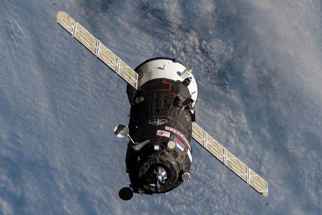 剧烈燃烧后掉入大海,重返地球为何剧烈燃烧_货运_空间站_国际