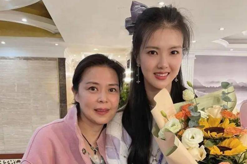 希望张常宁化悲痛为力量,争取找到受伤前的状态,继续为中国女排贡献