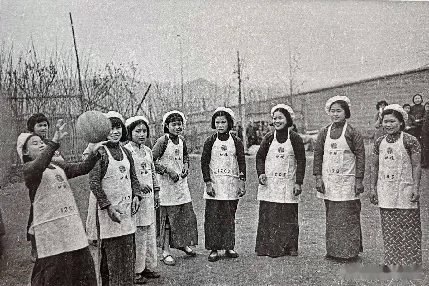 60年代纺织女工图片