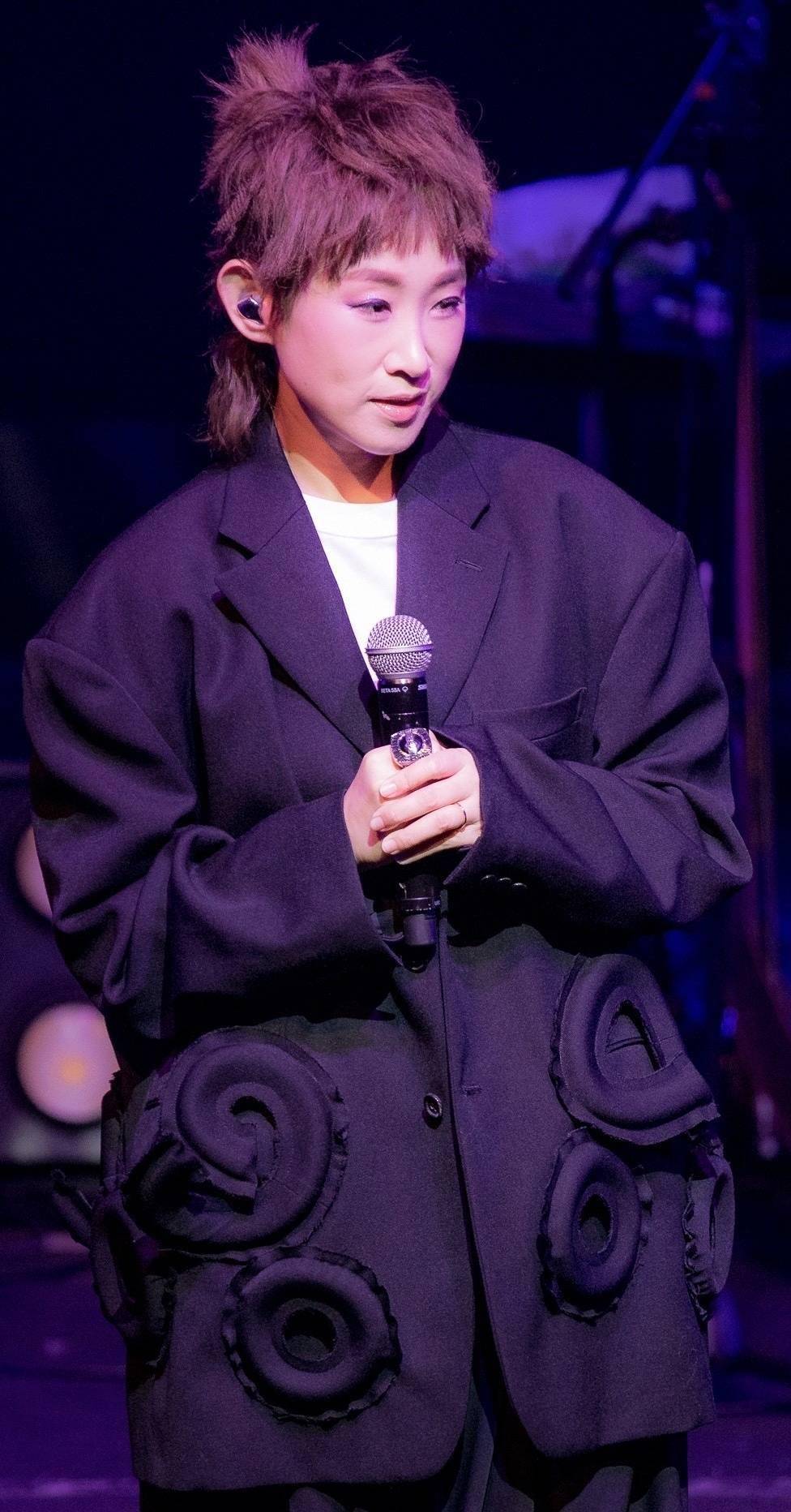 王菀之献唱春节档电影主题曲,曲短情长讲述"爱"的主题|赏乐_受伤_音乐