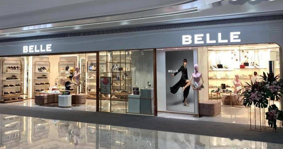 百丽的销售量开始下降,然而在接下去的两年里,线下门店仍在继续扩张