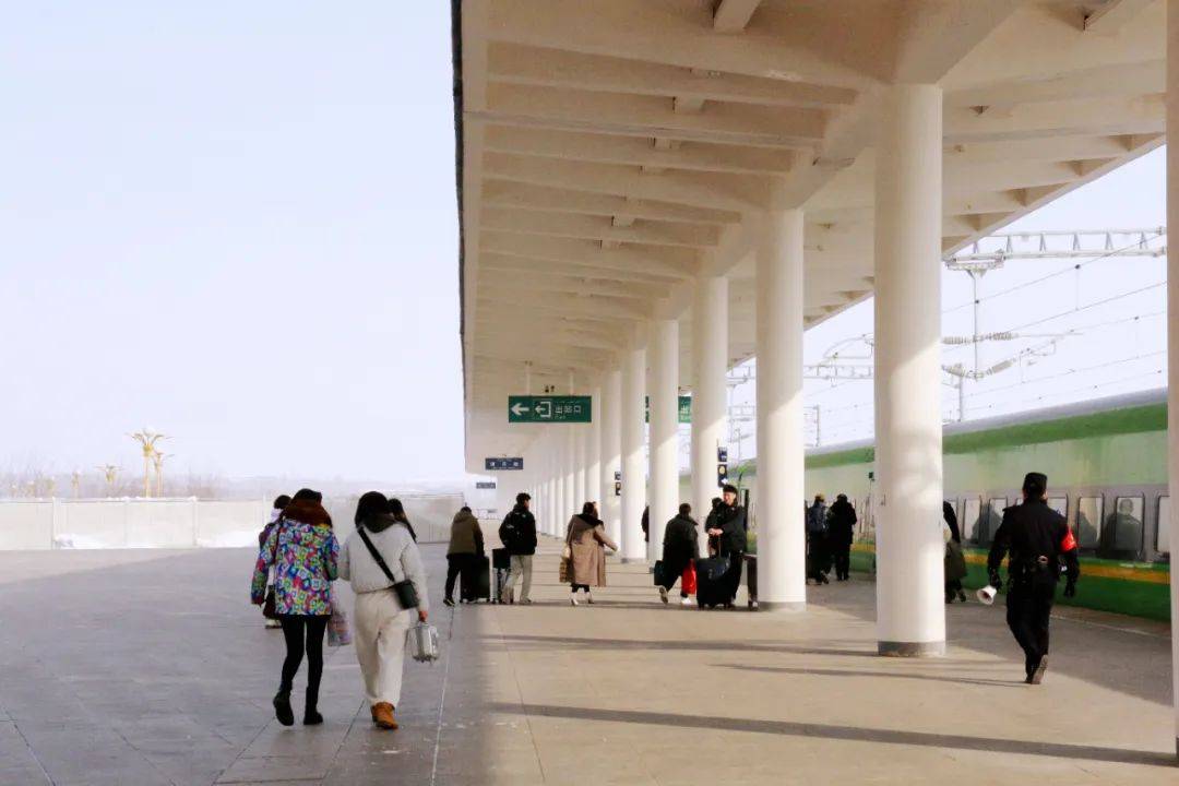 春运返程客流高峰,来了~_旅客_博乐_服务