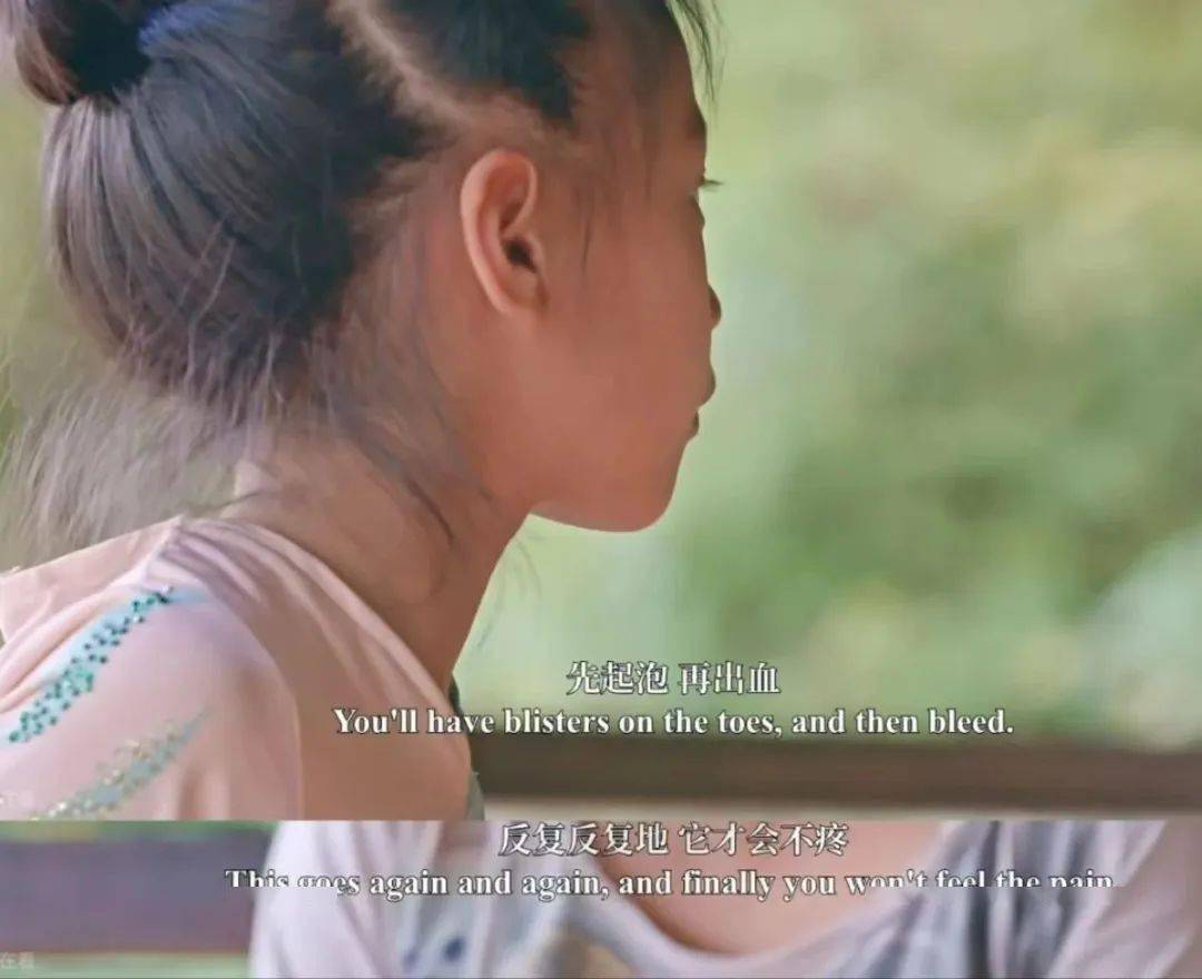 日子一天天过去,小云终于遇到了改变命运的良机:登上央视舞台表演节目