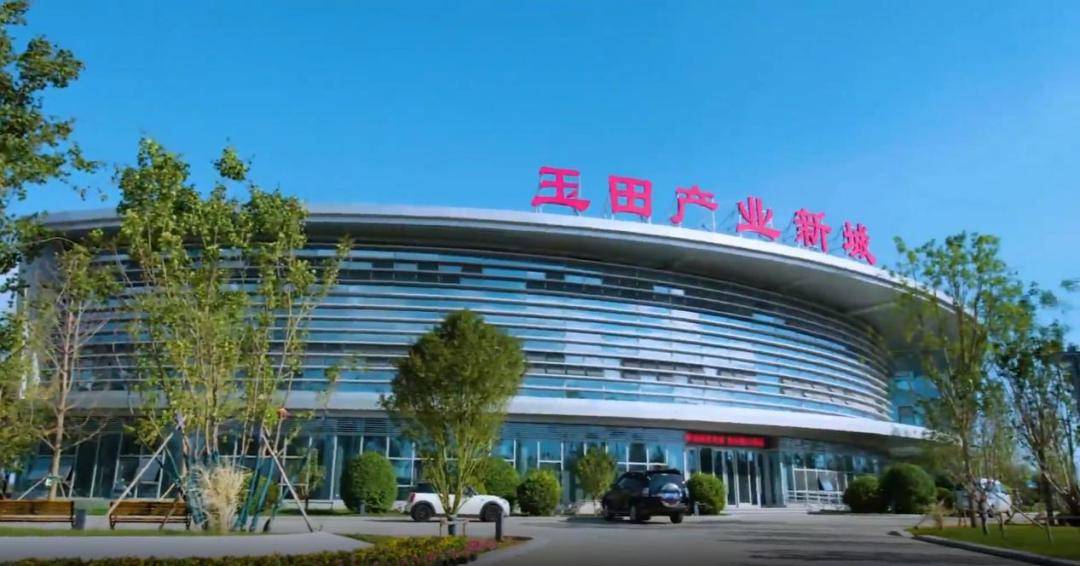 坚持高起点,高标准,科学编制新城产业规划,着力实现产城融合发展