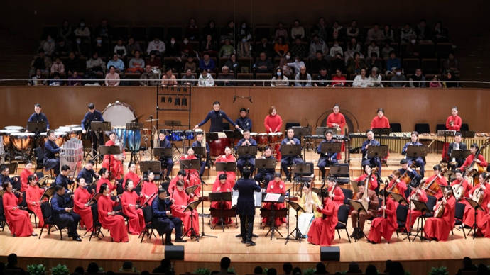当留沪过年的外卖小哥第一次走进音乐厅——_上海民族