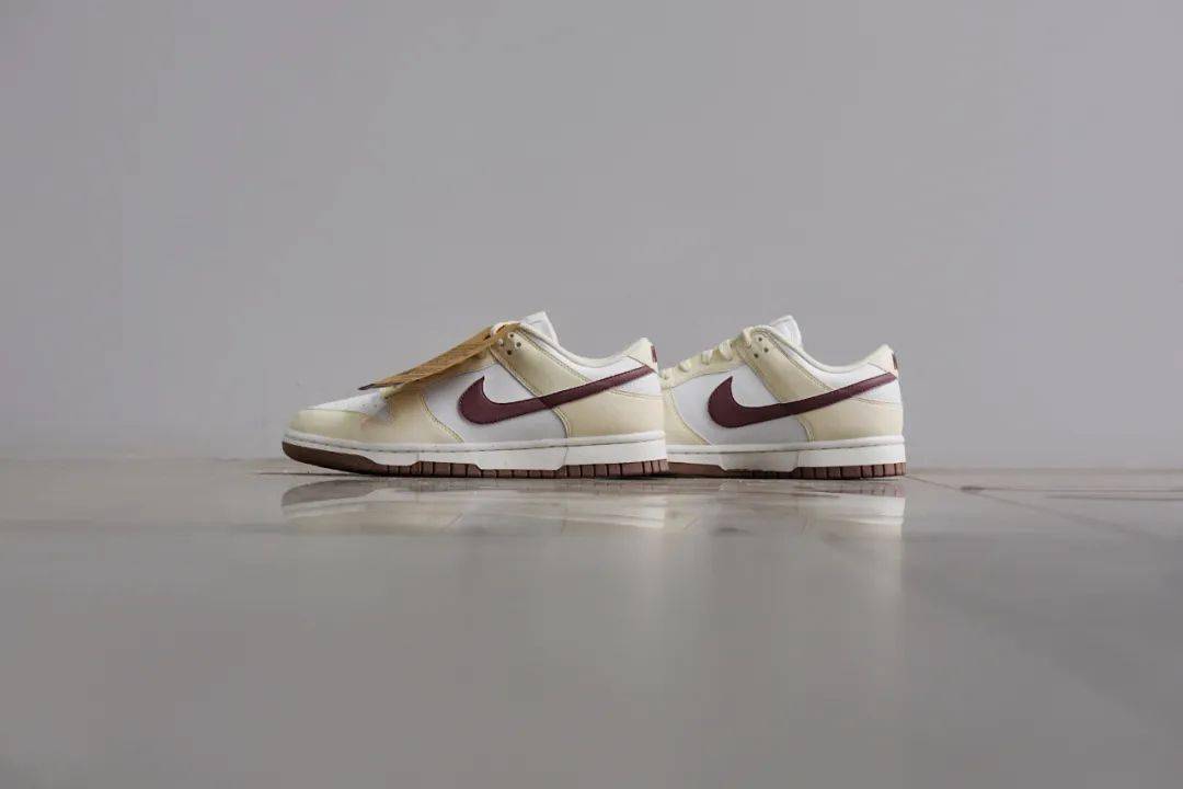 nike dunk low next nature coconut milk,清新的椰子汁色调与烟