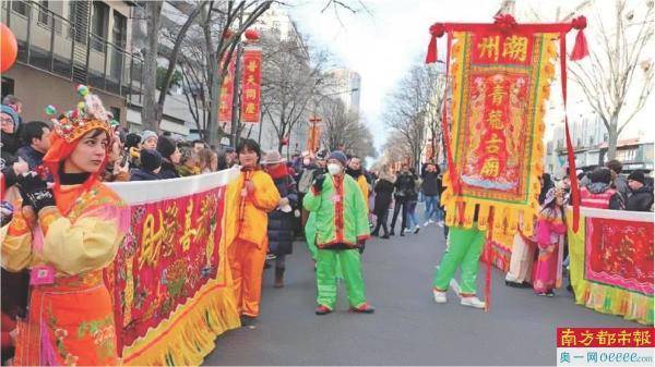 在泰国,以大峰祖师信仰创建的华侨报德善堂,举行
