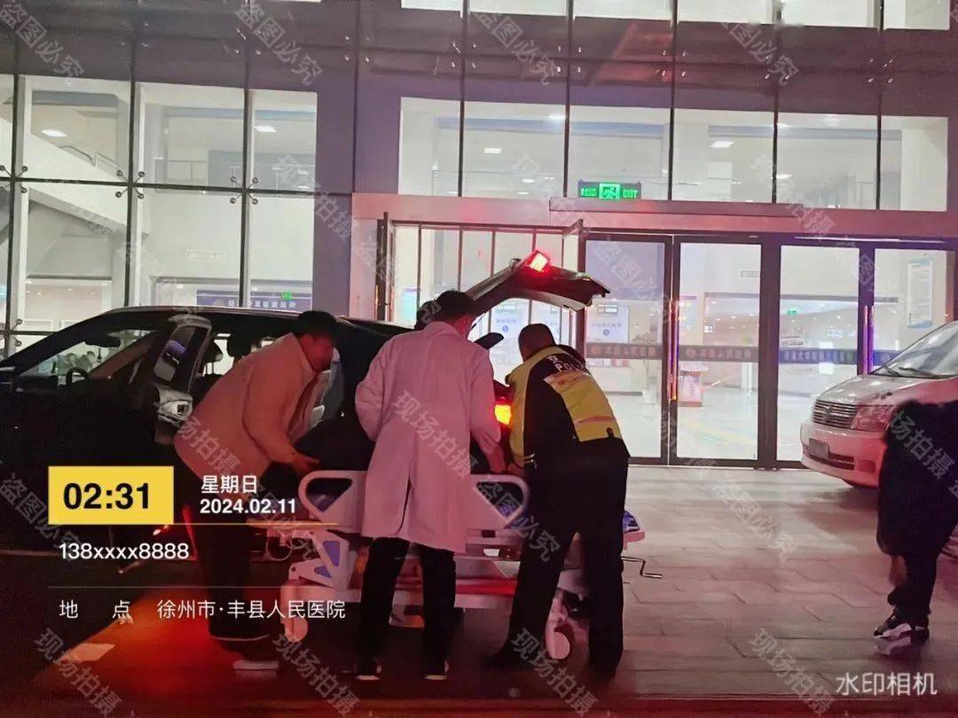 顺河中队民警迅速与求助人员联系,在沿途约定会合后,打开警灯,拉响