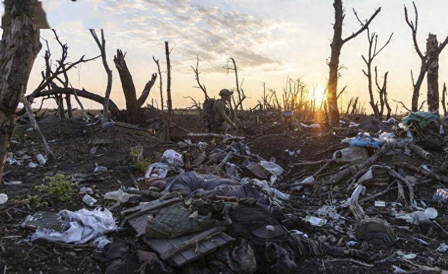 美提前宣布战果,乌放弃抵抗接受失败,俄赢新年第一场标志性大胜_乌军