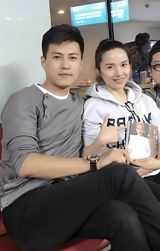 靳东与老婆合照图片