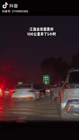 返程堵车!有石湾街坊100公里开了5小时!更有人直接下车看风景.