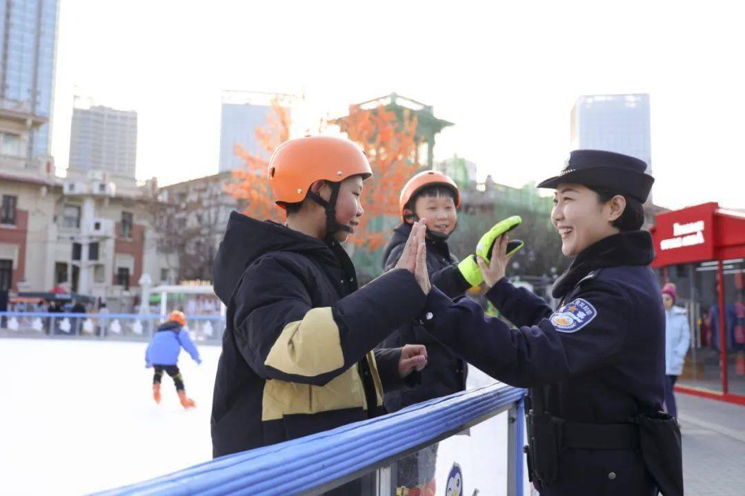 节日我在岗丨"热辣滚烫"年安全感倍儿足!_巡逻_景区_