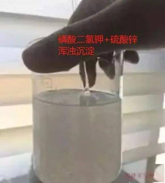 碱式硫酸铜,硫酸铜钙,氧化亚铜,络氨铜,喹啉铜等铜制剂混合使用,这些