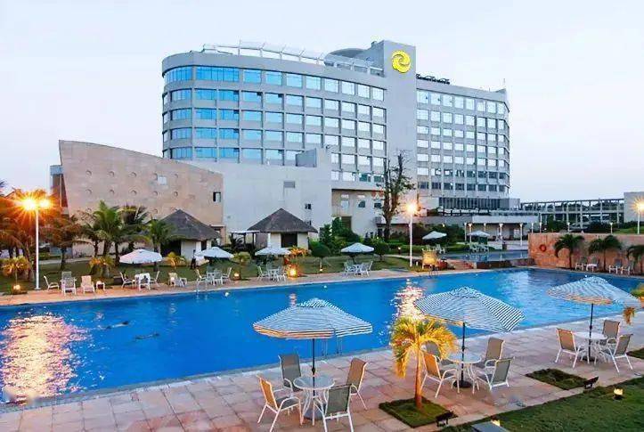 海口天佑大酒店地址:海口秀英区滨海西路191号电话:0898-31396666主营