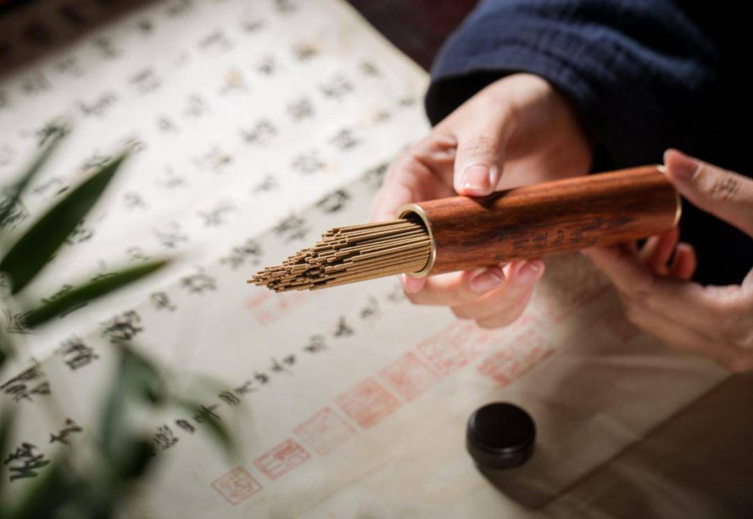 沉香,龙涎香,鹅梨帐中香.传说中的香到底是个什么味啊?