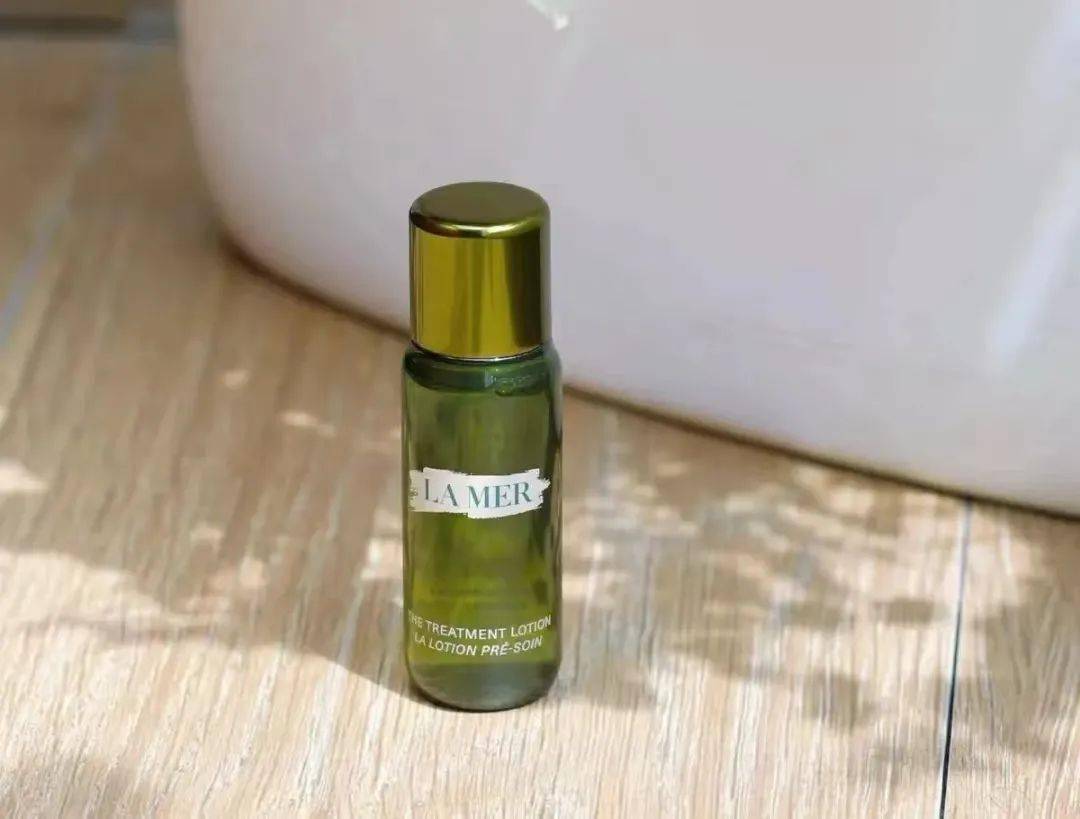 而现在,肌肤很难维持好的状态,痘痘肌,敏感肌,红血