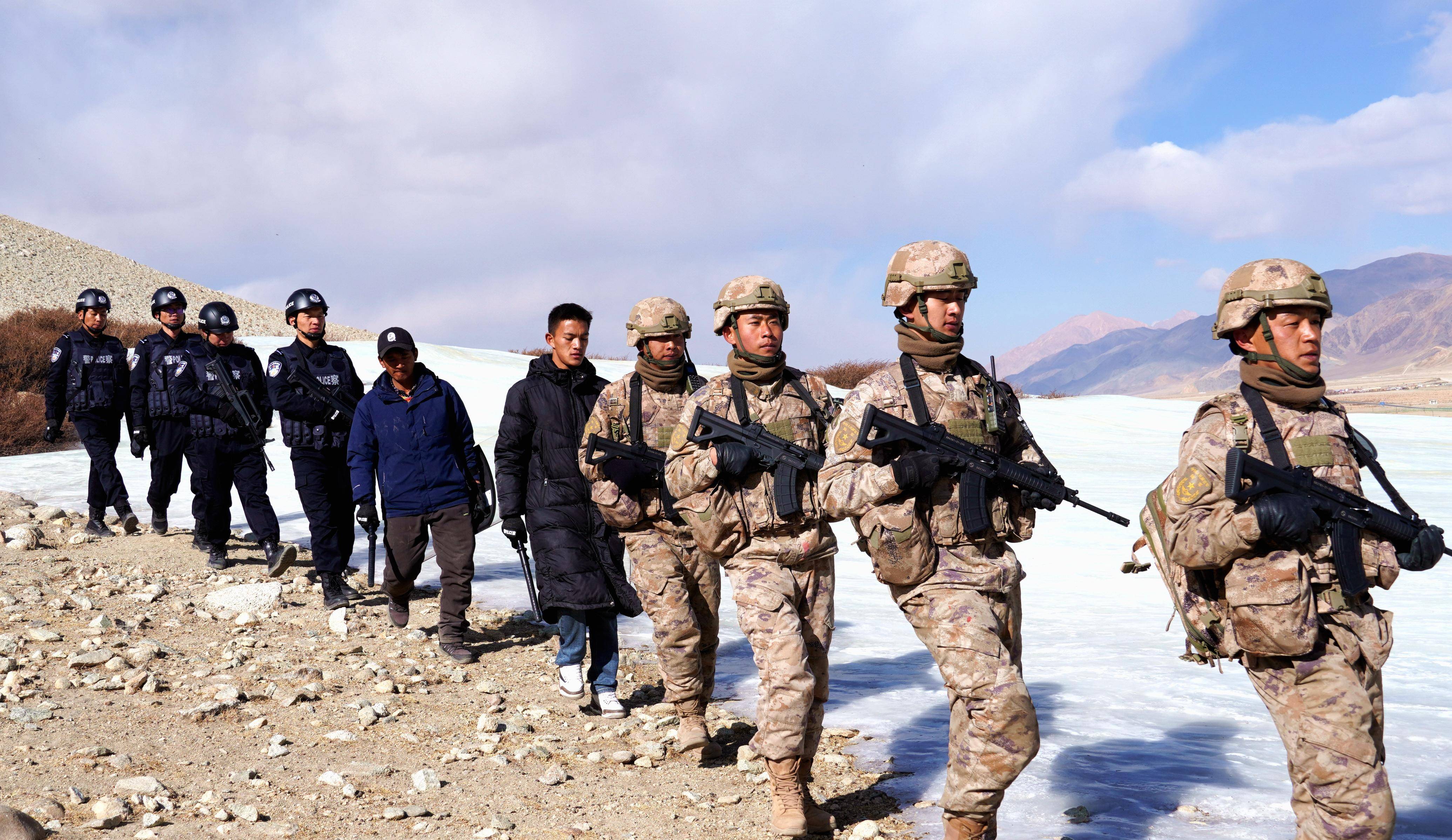 英雄屹立雪山——西藏阿里地区卫国戍边群像记