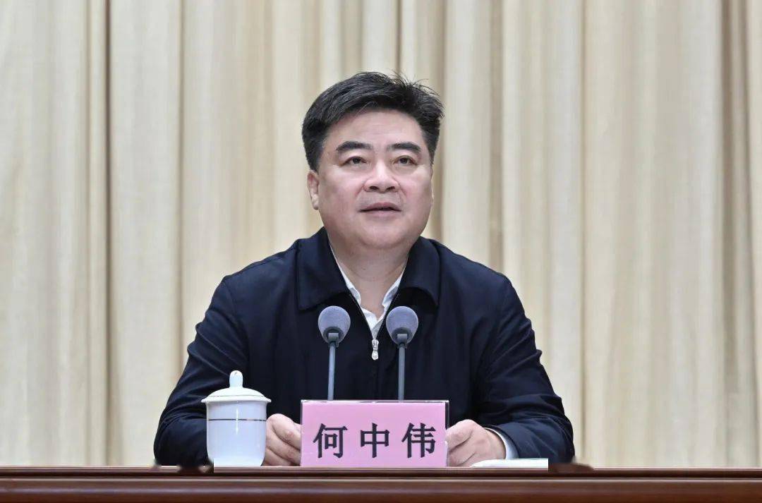 市委副书记,市长徐仁标主持会议,张明超,王伟,梁雪冬等市四套班子领导