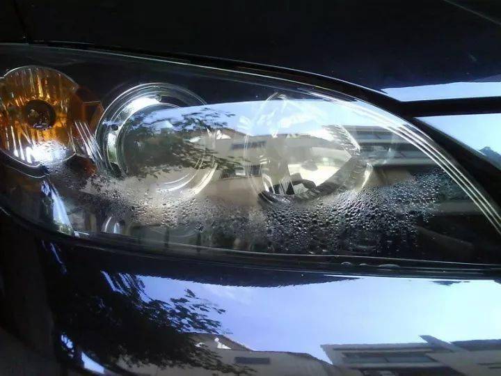 汽车大灯里的“神秘雾水”:原因与解决方案_搜狐汽车_搜狐网