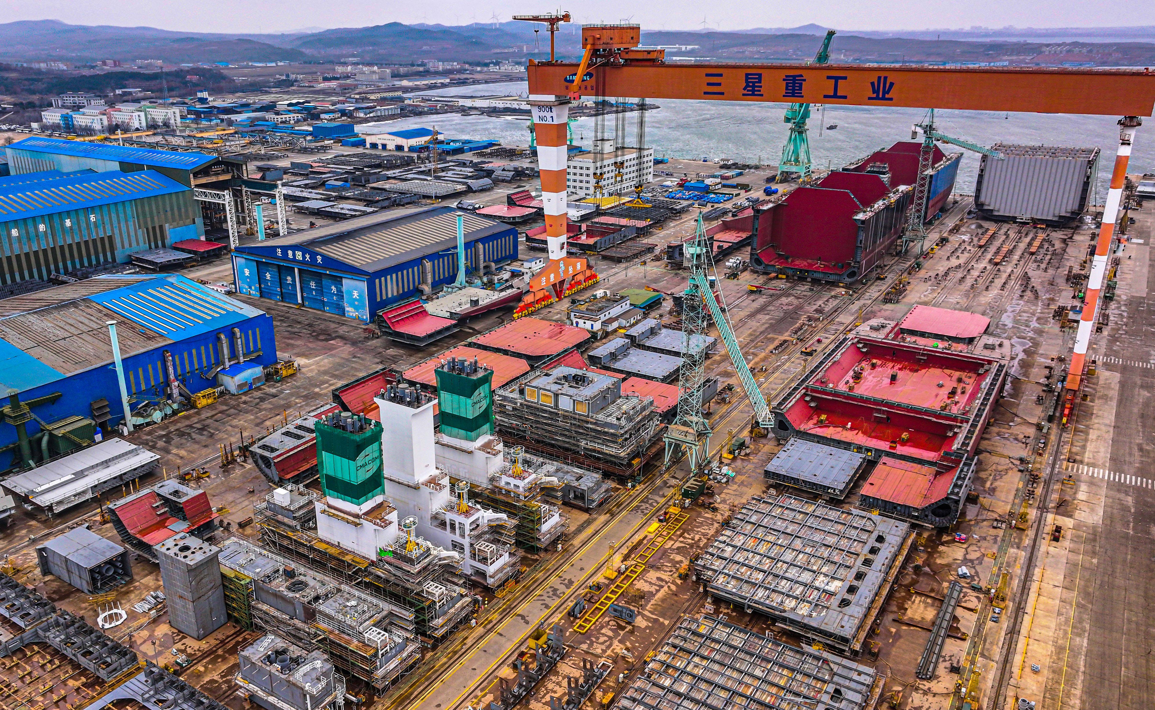 2月19日拍摄的山东省荣成市俚岛镇三星重工业(荣成)有限公司大型液化