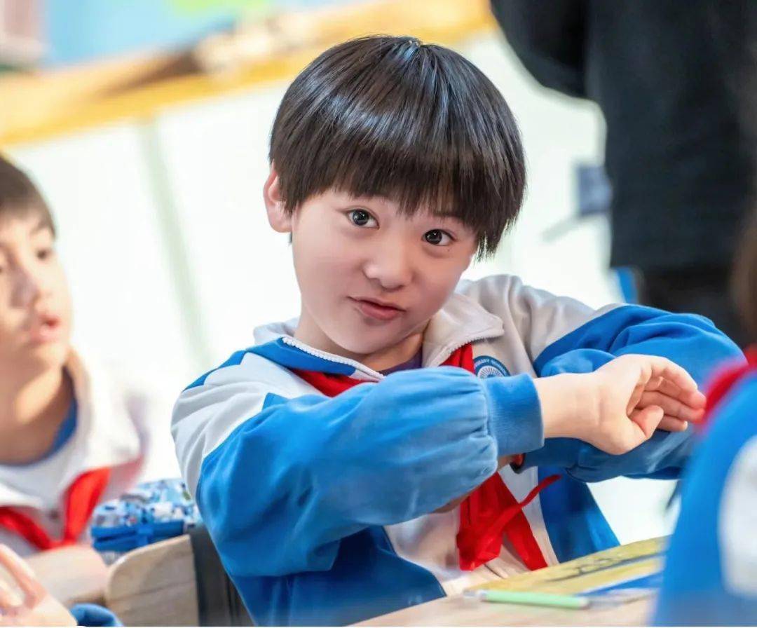 该剧除国民ip"米小圈上学记"的基础之外,还有王自健(饰 米爸),鹤男(饰