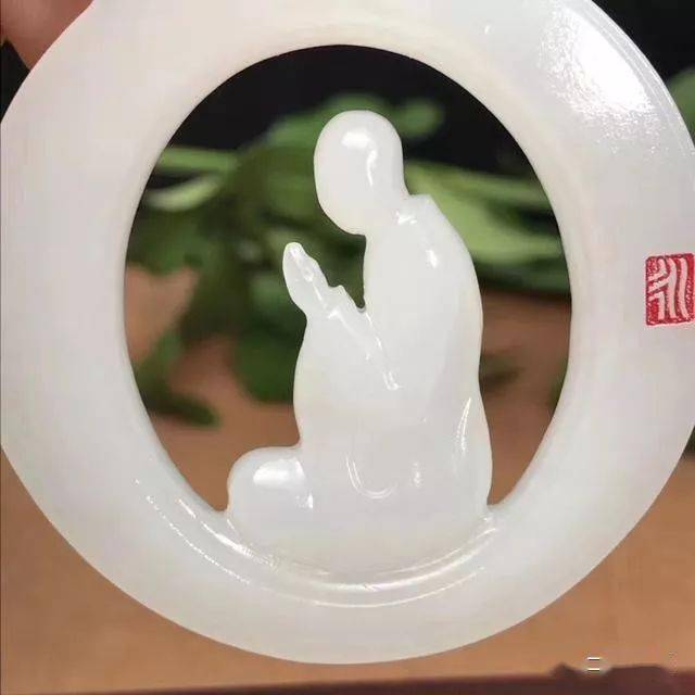 苏工和田白玉雕刻一件"悟道",不知有几个人能够看得懂?