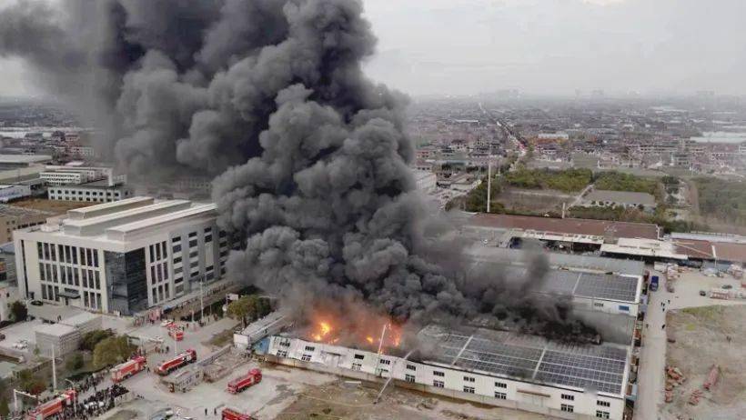 事故2:2月17日17时左右,位于江苏南通345国道和苏通公路交界处附近的