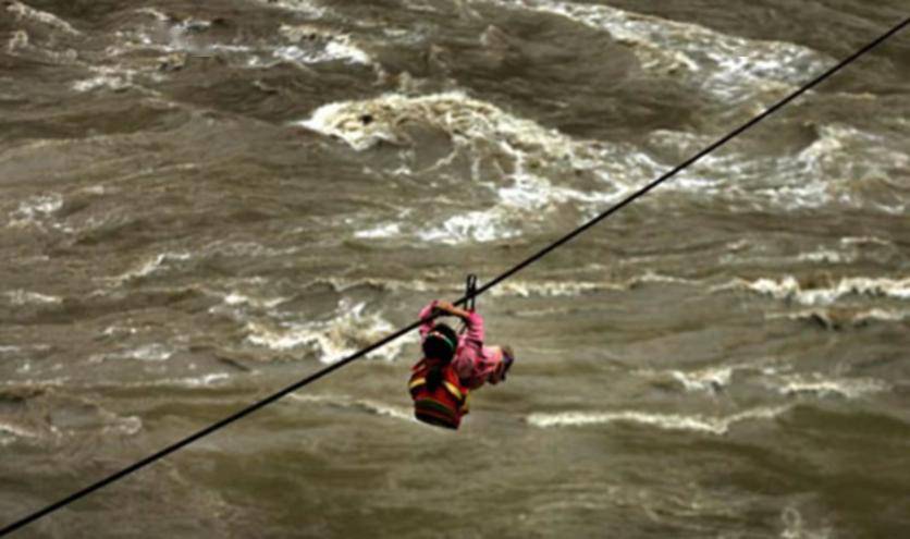 被一张照片改变一生:8岁就飞渡怒江火遍全国的溜索女孩,16年后怎么样