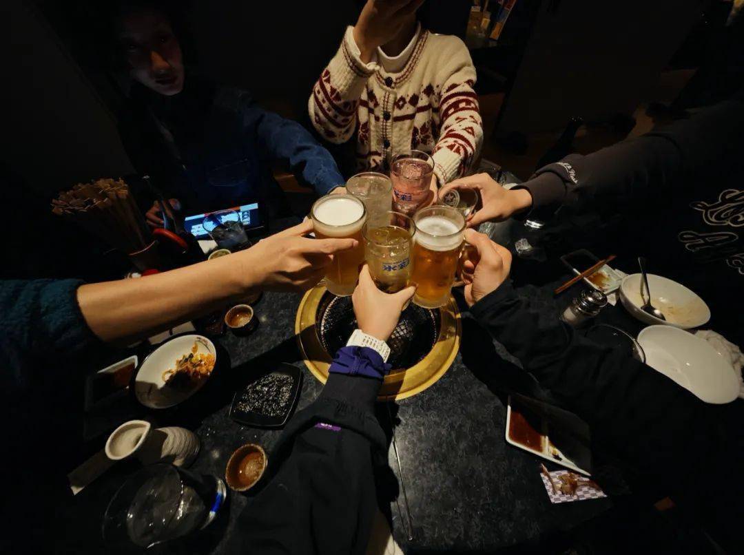 同学们干杯91吃完饭走去名寄jr站等着20点多的车,抵达最终目的地