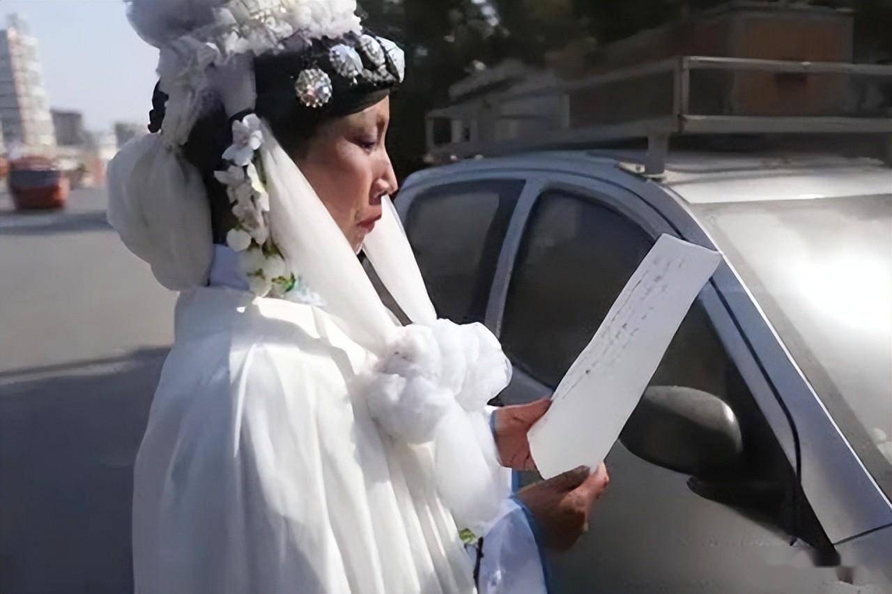 河南5旬哭丧女,一年哭70多场磕头上万次,每场能挣700元左右_武会_工作