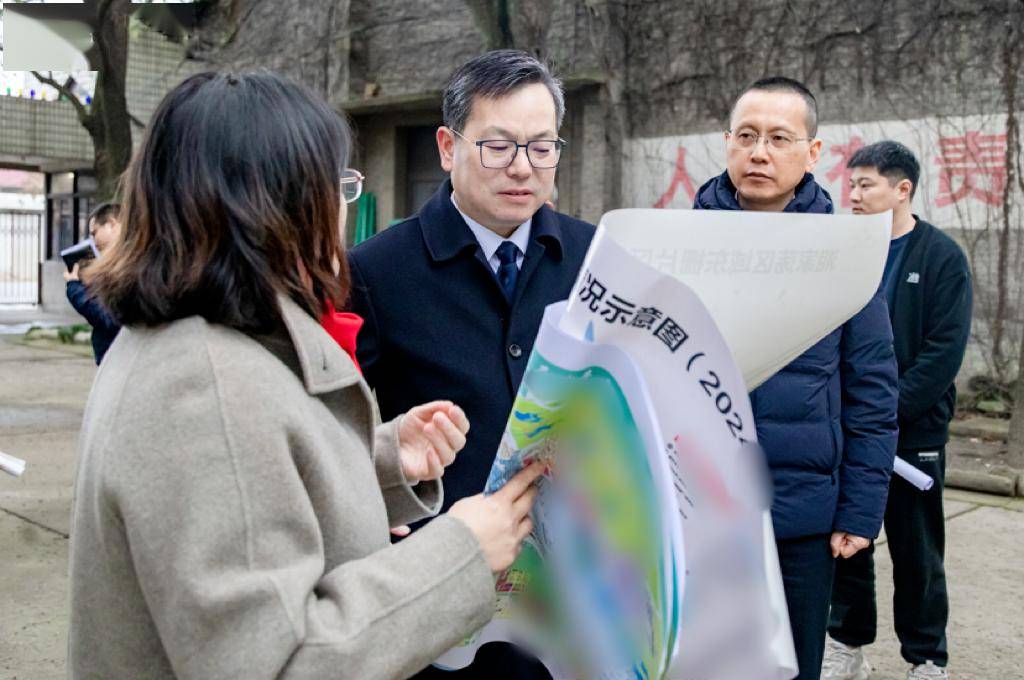 相关负责人的情况介绍后,他表示,城市更新是一项惠民,利民的系统工程