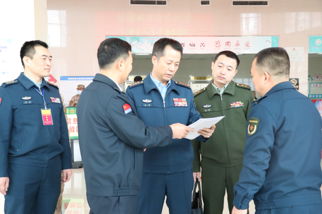 2月19日,山西省军区动员局毛辉局长到晋中市昔阳县检查督导征兵体检