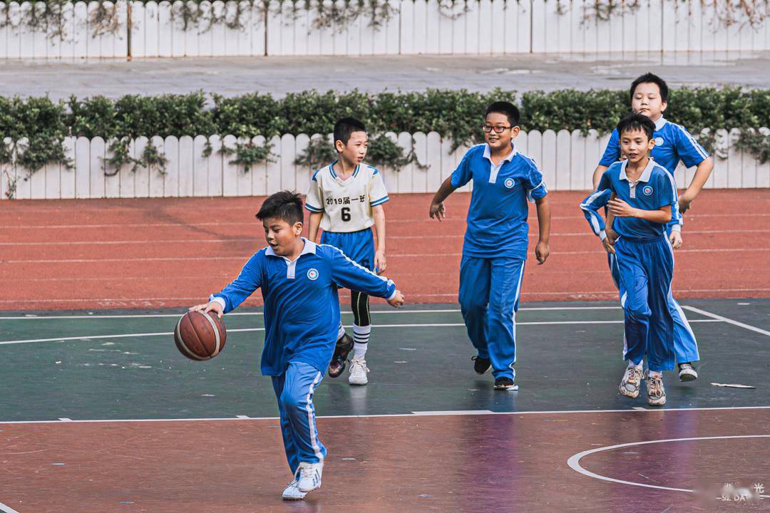 体育课每天一节,英语课减少?深圳家长:喜忧参半_课程_孩子_内容