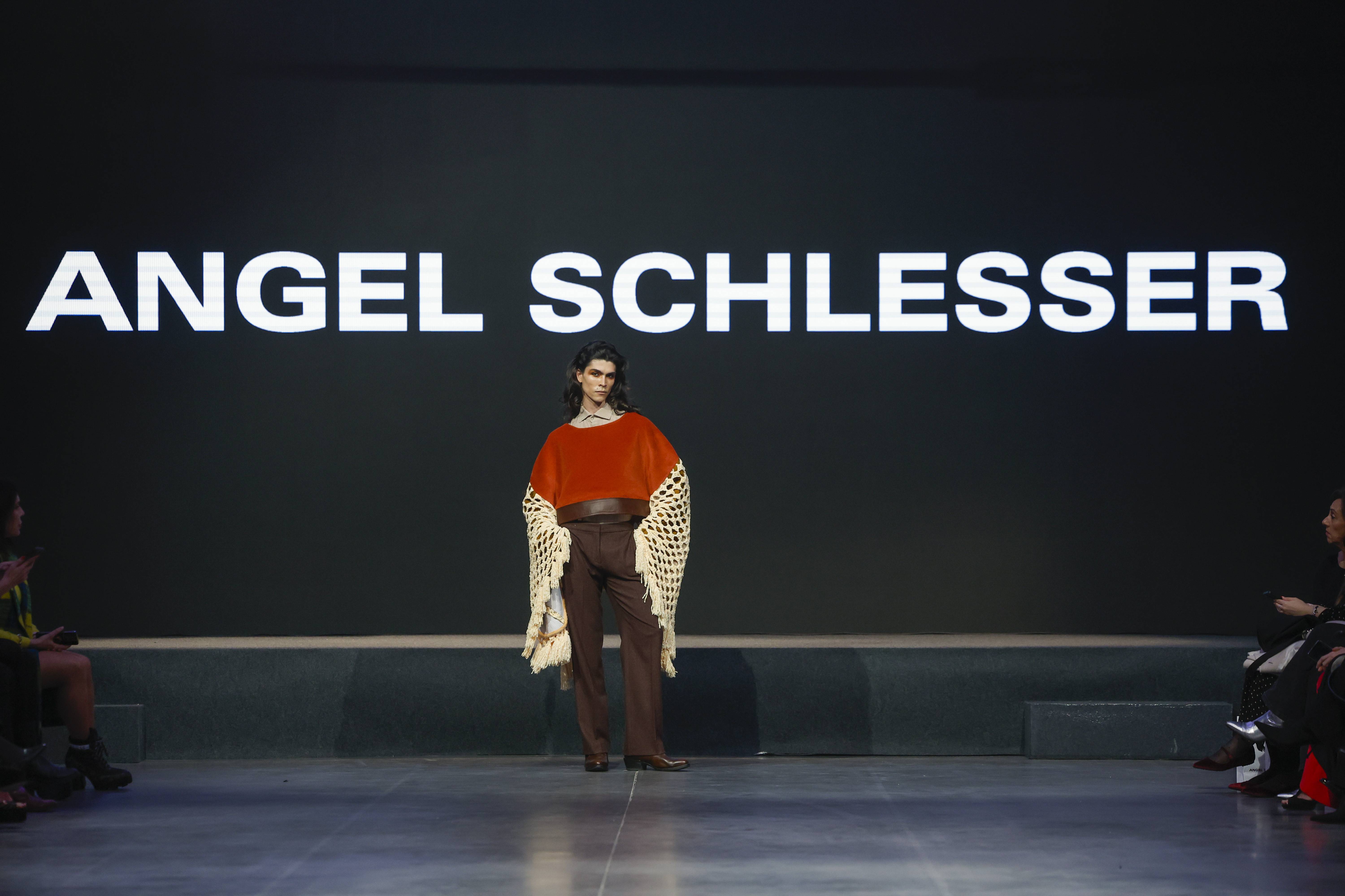 马德里梅赛德斯-奔驰时装周——angel schlesser品牌时装秀_新华社