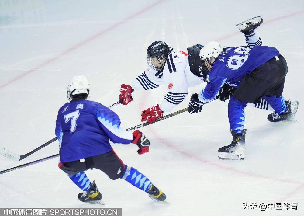 青年组男子冰球循环赛东道主内蒙古队3比4不敌天津队_进攻_陆畅_比赛