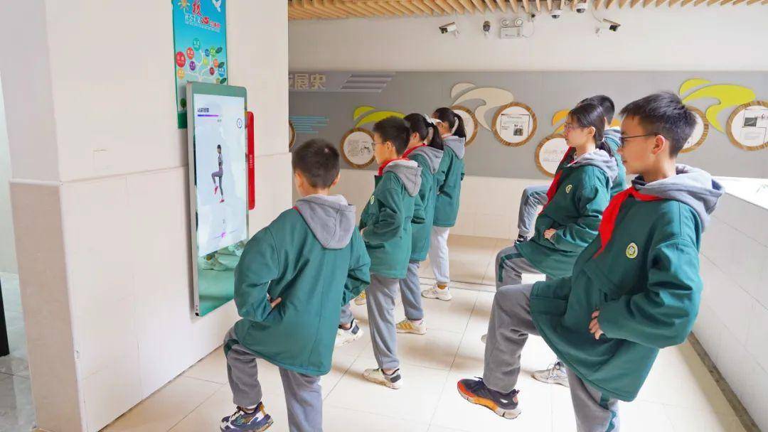 古美学校左右滑动查看更多莘松中学的老师们利用寒假将校园全区域的