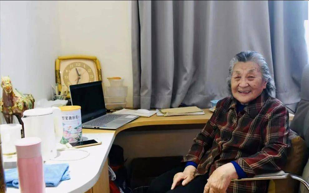 不愿去养老院,不愿和子女住,西安90岁老人非要这样养老.