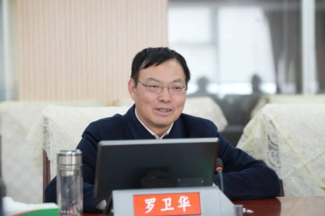 副总经理王辉扬,开福区委常委,区委办主任易文斌等参加座谈