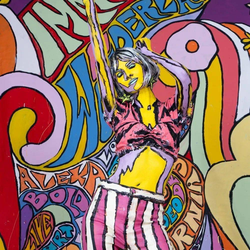 人体彩绘画家又搞事情,竟在模特身上画画,"吓"坏路人!