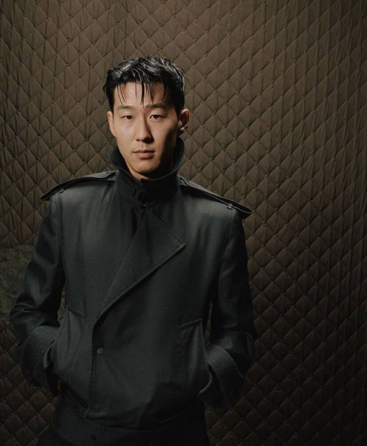 孙兴慜出席伦敦时装周,和前队友贝尔,阿里合影_球星_照片_头发