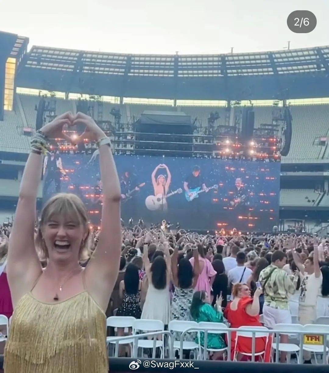 霉赠过帽子,这次大概率被邀请来的的博主,也晒出和昆凌同一位置的照片