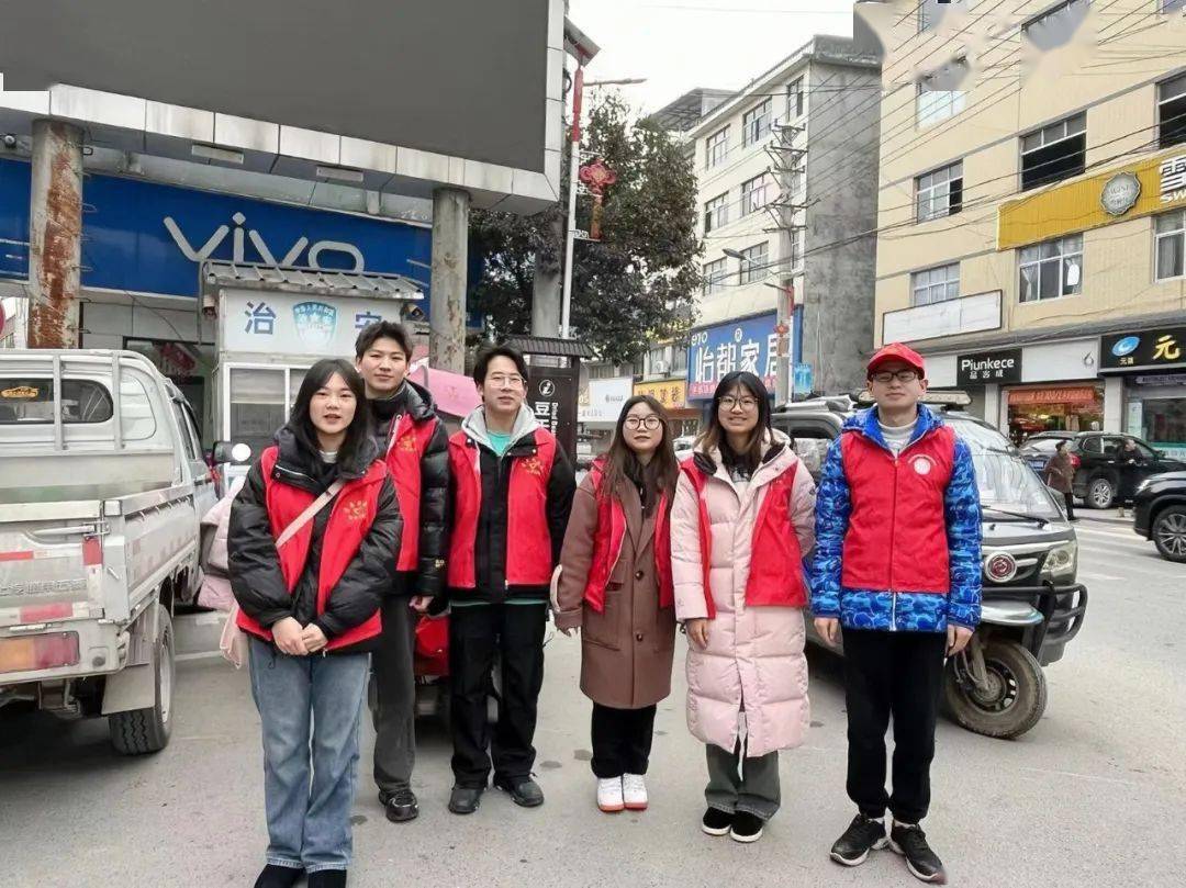 活动中,志愿者在火车站,东城,都亭街道各个城市社区,汪营镇,文斗镇